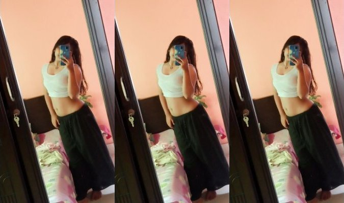 Beautiful Sexy Cutie Girl Showing