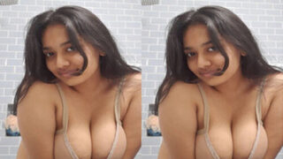 Sexy Indian Girl Shows Nude Body and Fucking part 1